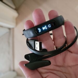 Sleek Black Fitness Clip with Digital Display and Flexible Band